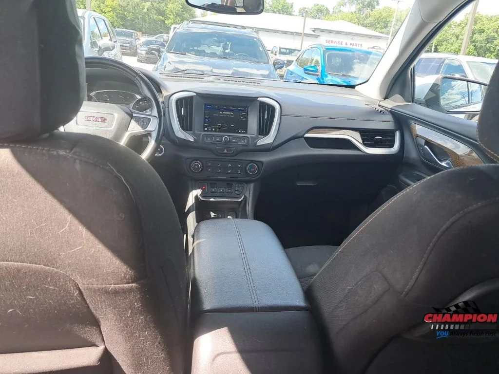 Used 2019 White GMC SLE image 24