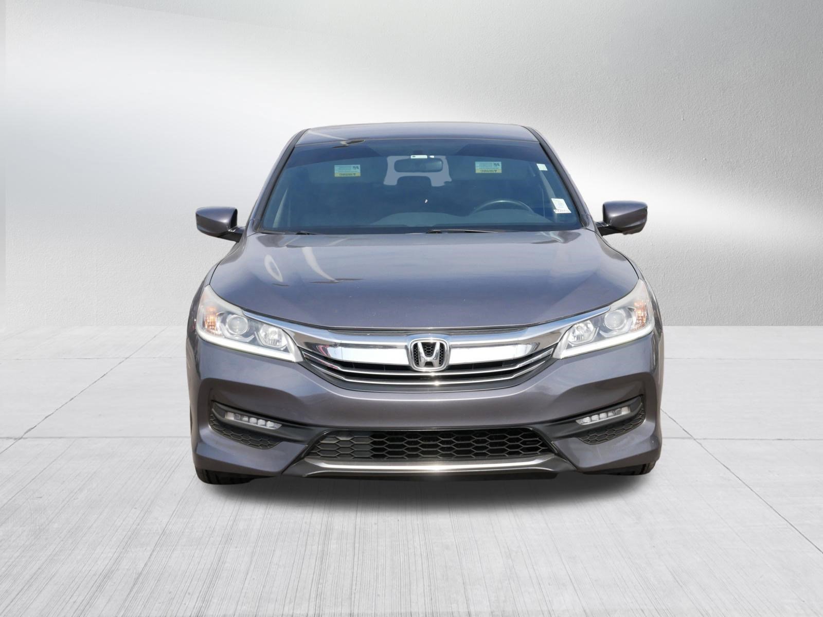 Used 2017 Honda Accord Sport SE with VIN 1HGCR2F15HA256611 for sale in Brooklyn Park, MN