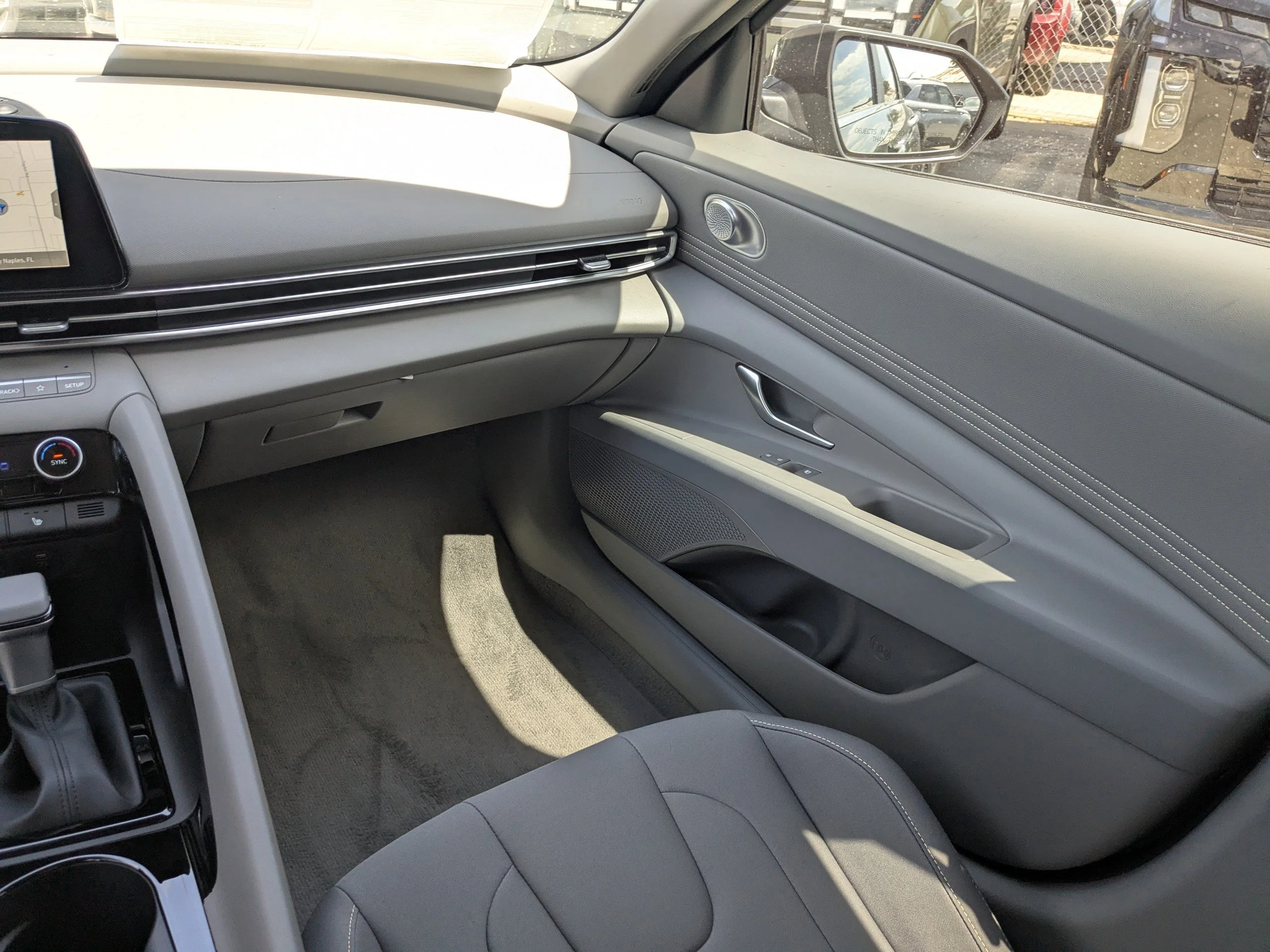 2025 Hyundai Elantra SEL - Photo 11