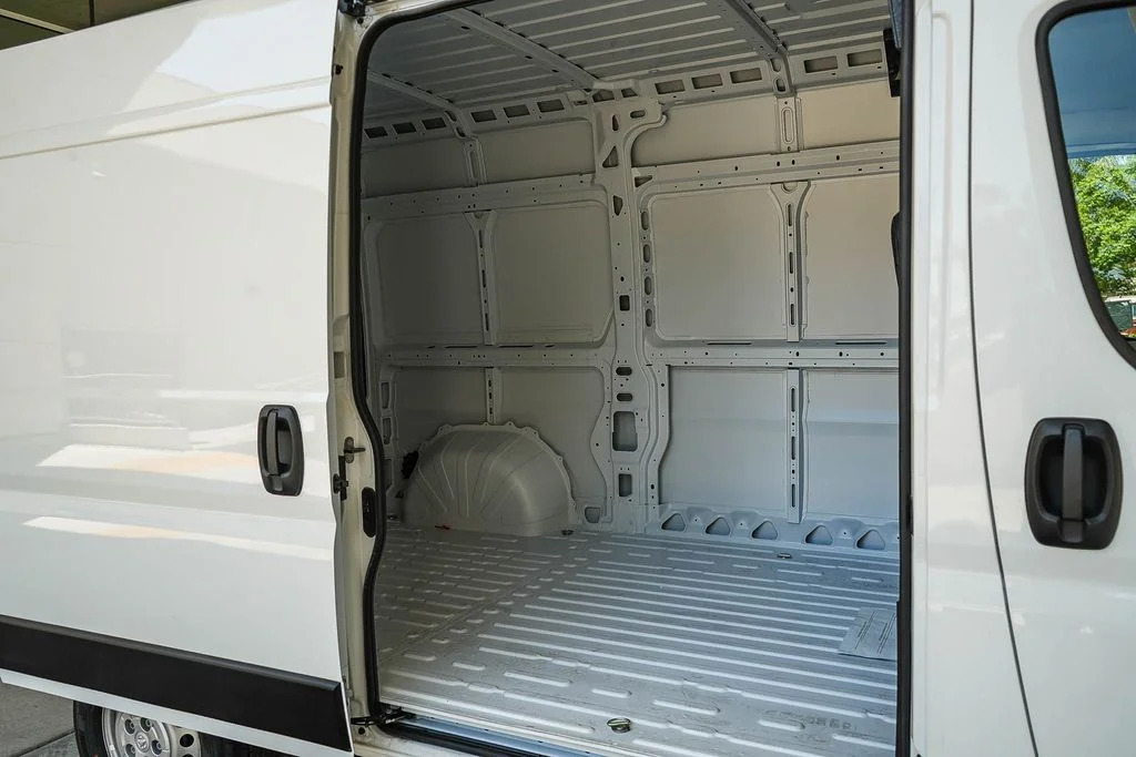New 2026 Bright White Clear-Coat Exterior Paint RAM High Roof image 15