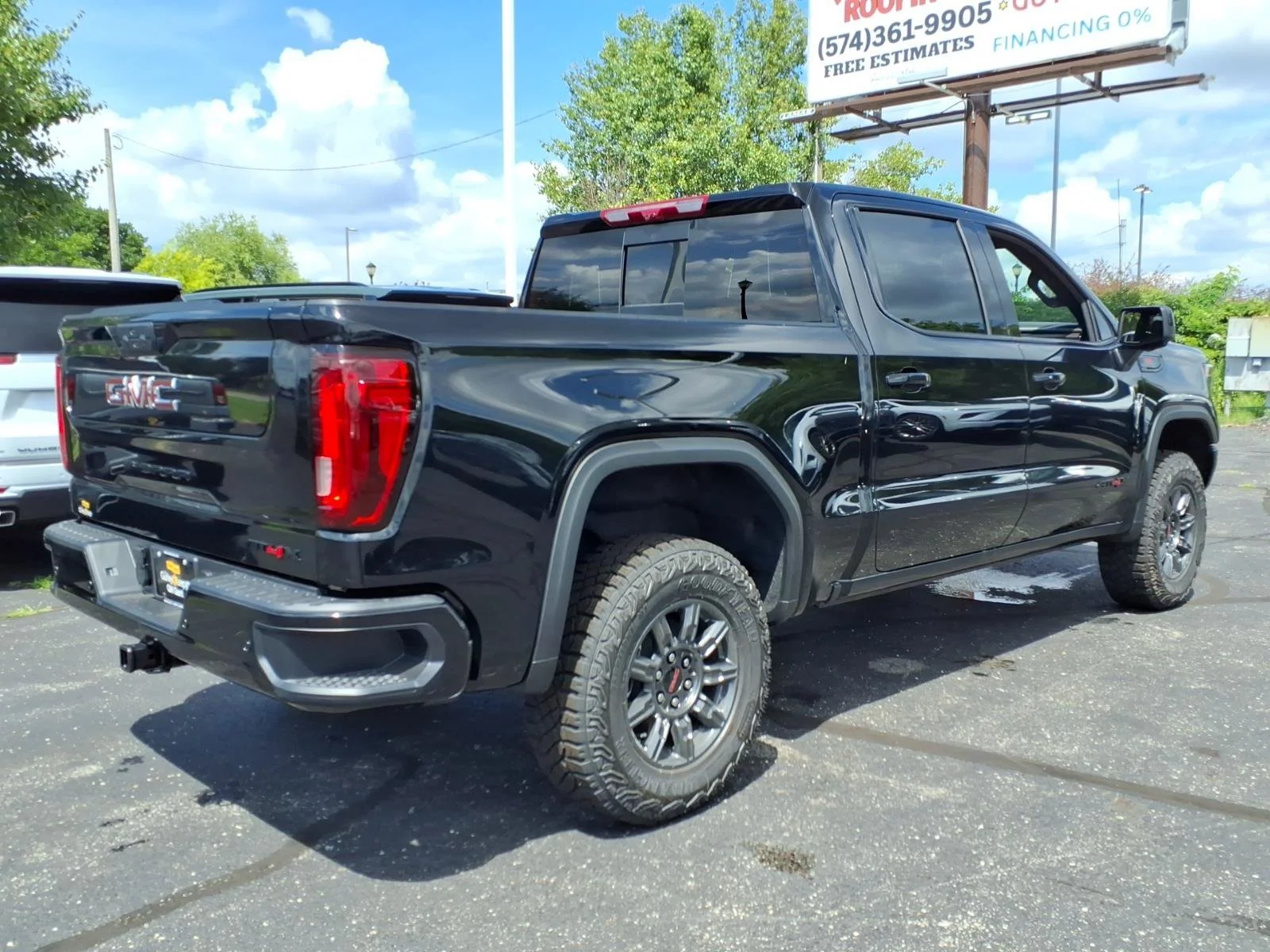 2026 GMC Sierra 1500 AT4X - Photo 10