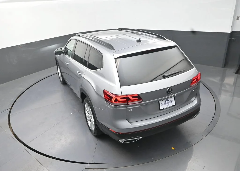 Used 2023 Silver Volkswagen 2.0T SE w/Technology image 17
