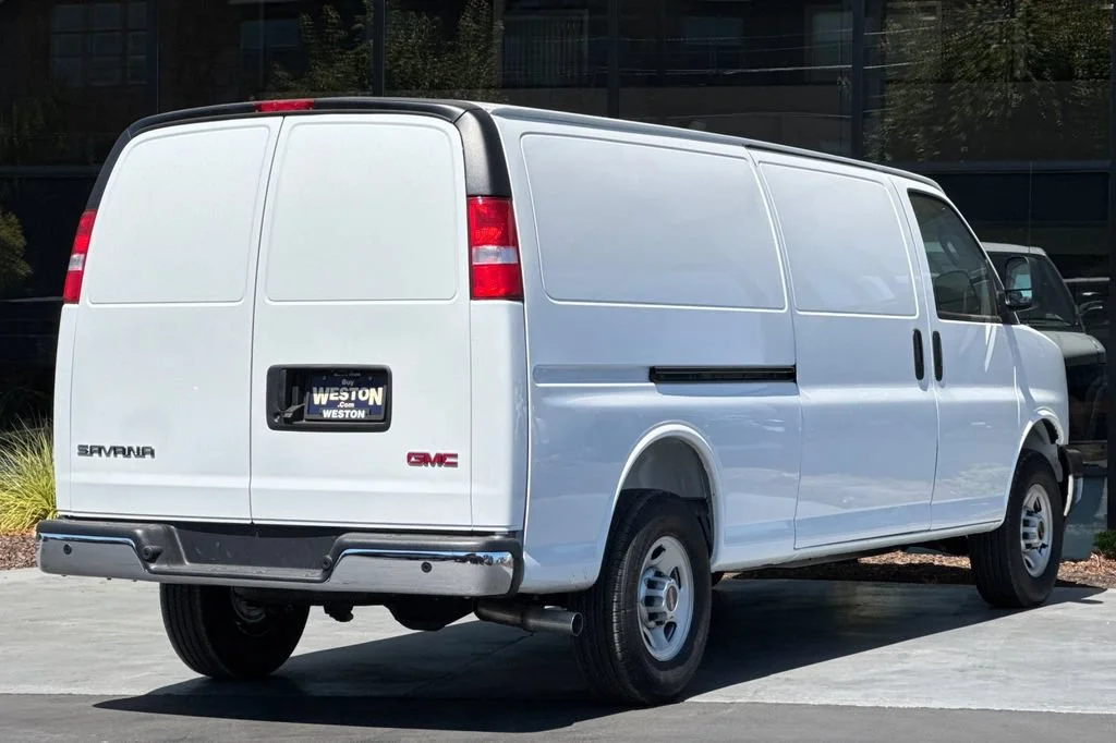 2025 GMC Savana Cargo Work Van - Photo 4