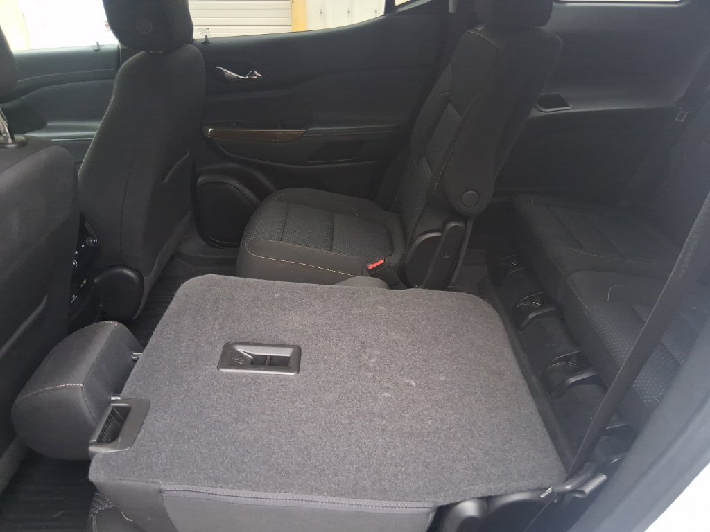 Used 2022 White GMC SLE image 18