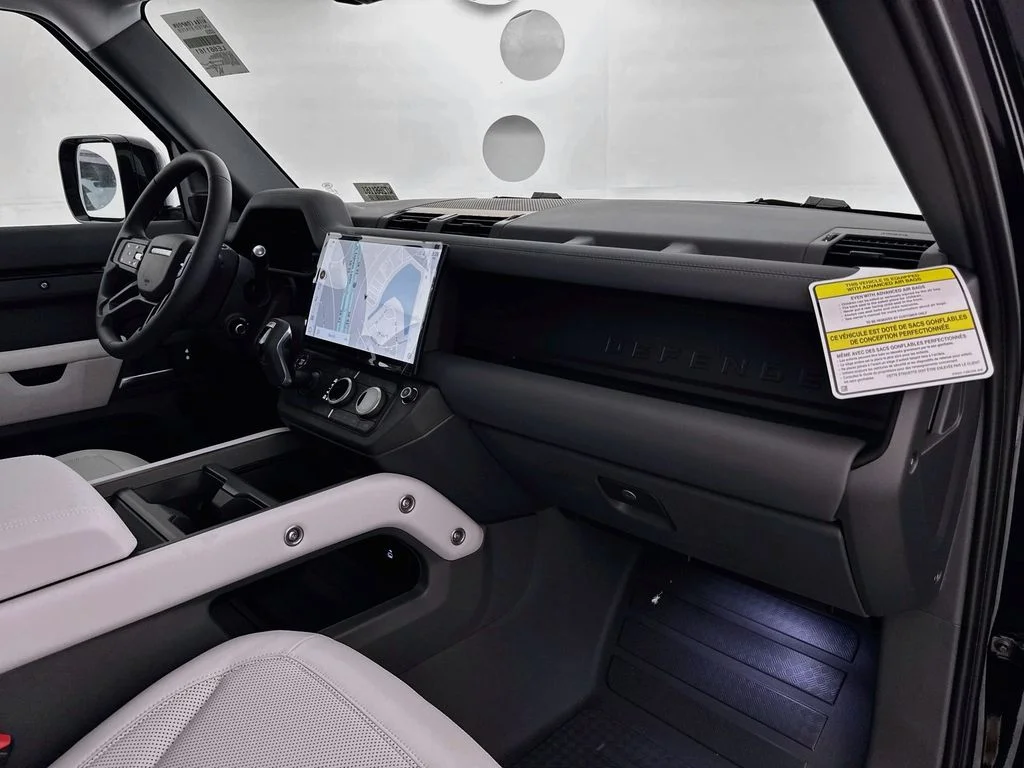 New 2026 Santorini Black Land Rover S image 31