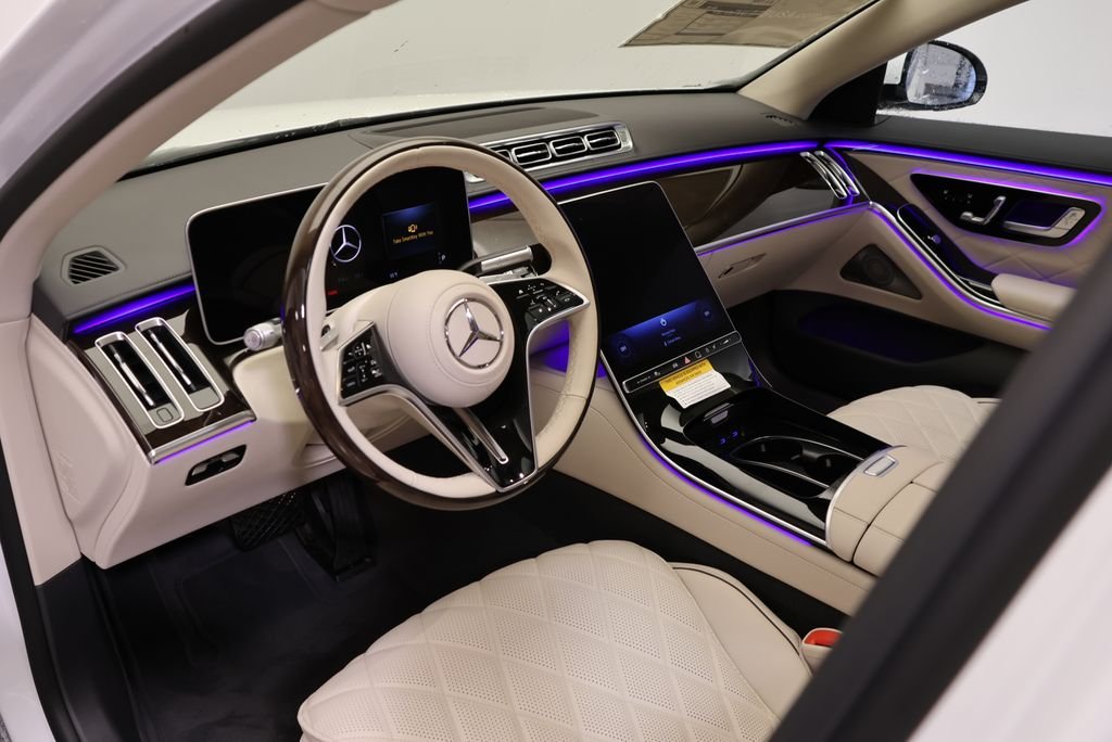 New 2026 MANUFAKTUR Moonlight White Metallic Mercedes-Benz S 580 image 36