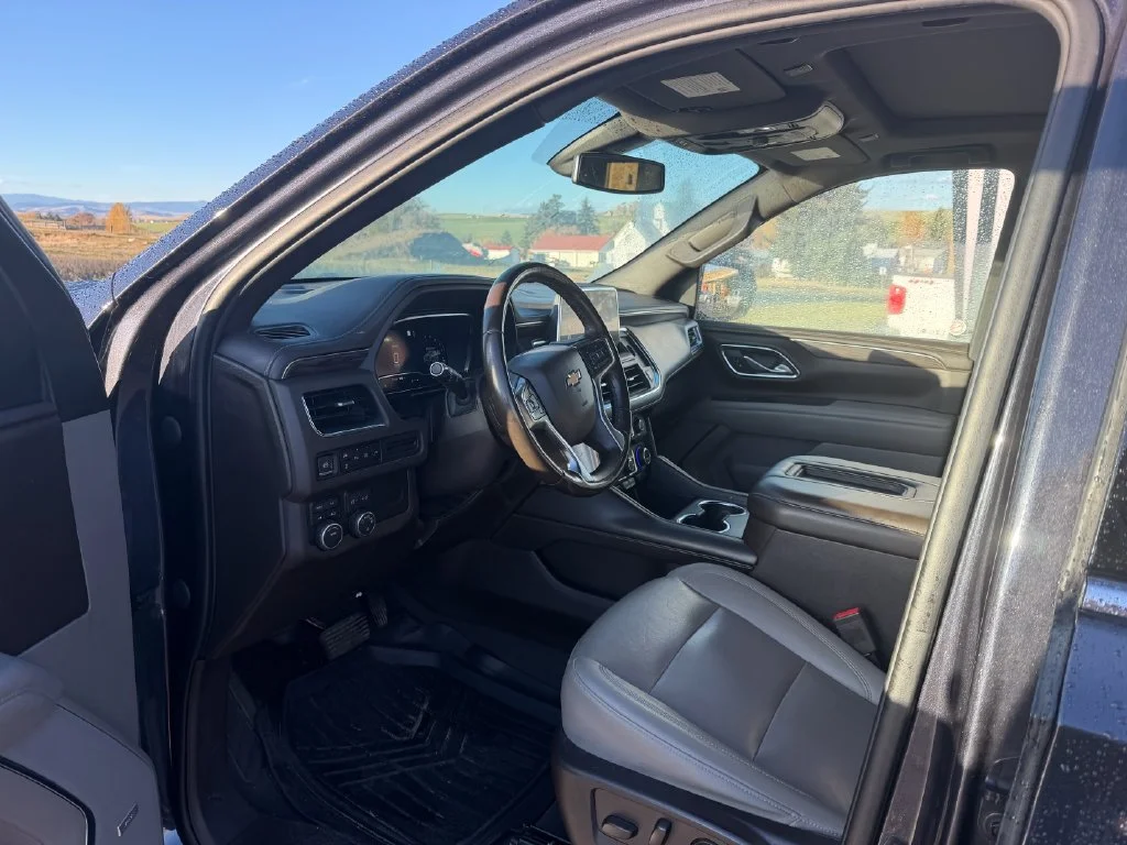 Used 2022 Gray Chevrolet LT image 3