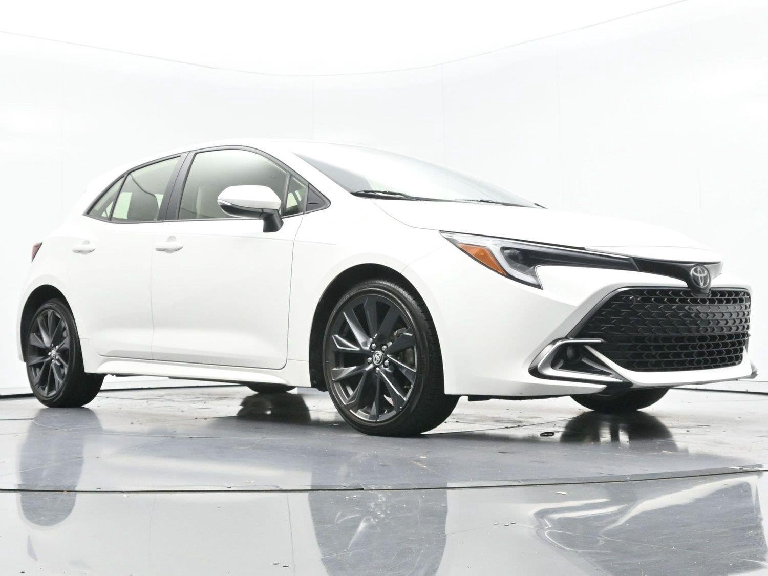 Used 2024 Ice Cap Toyota XSE image 43