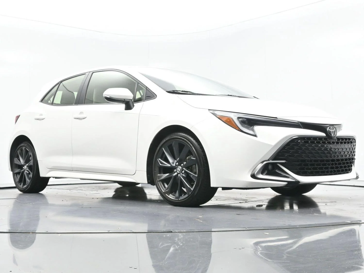 Used 2024 Ice Cap Toyota XSE image 43