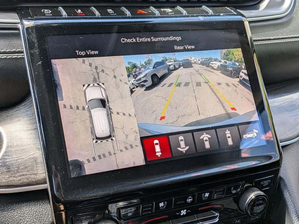 Used 2023 Silver Jeep Limited image 21