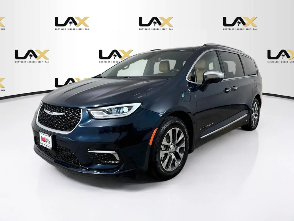 Used 2022 Blue Chrysler Pinnacle image 3