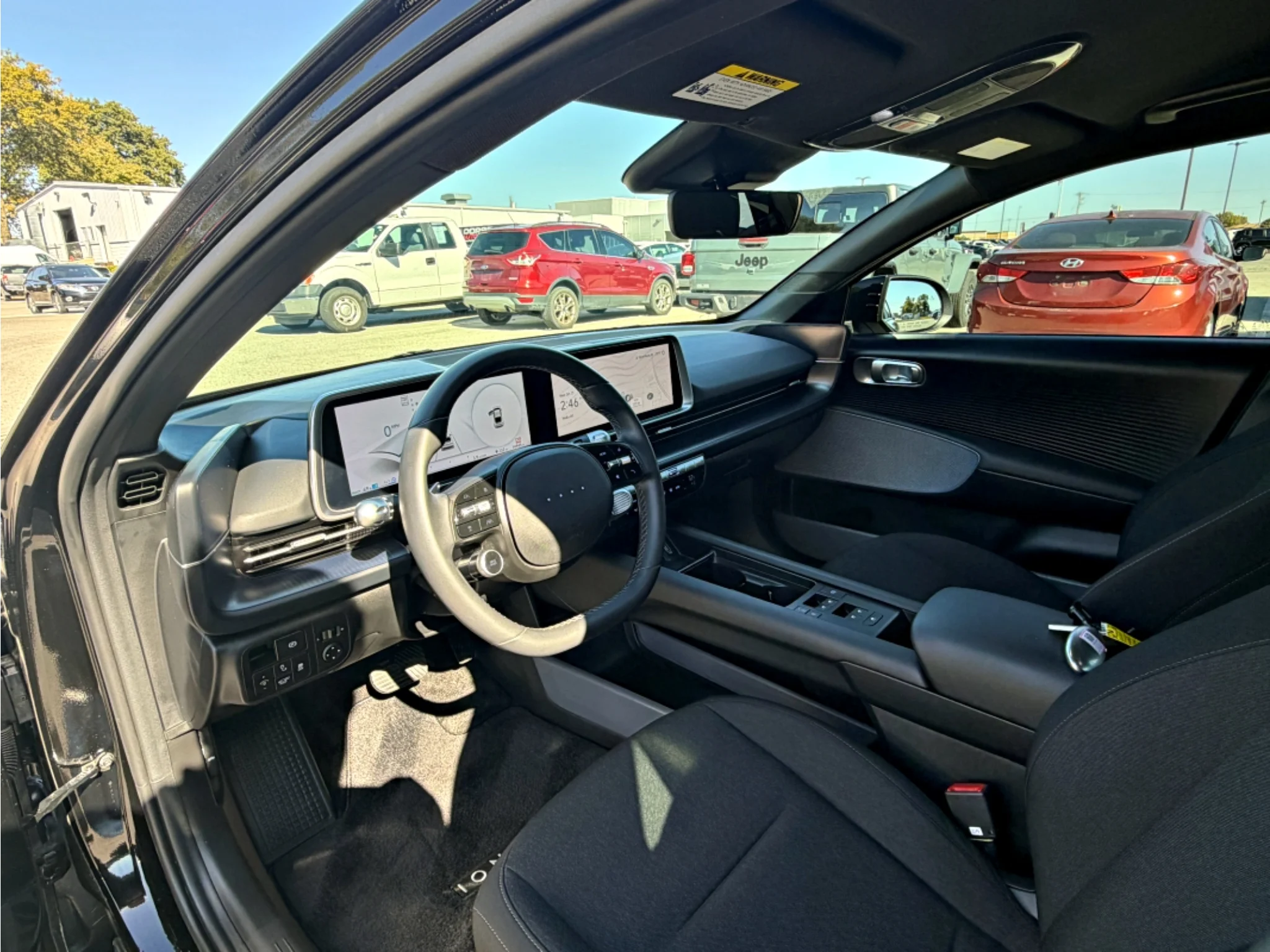 Used 2025 Onyx Black Hyundai SE image 11