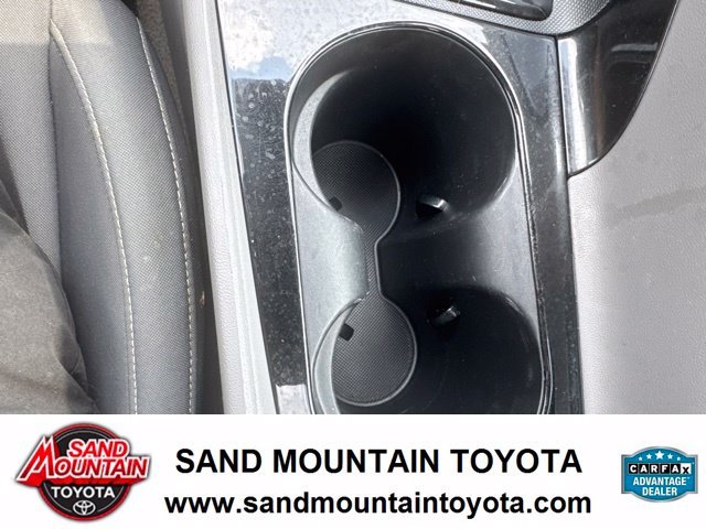 Used 2025 White Hyundai SEL Convenience image 17