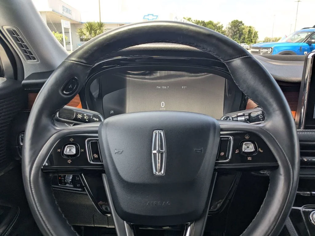Used 2022 White Lincoln Reserve image 22