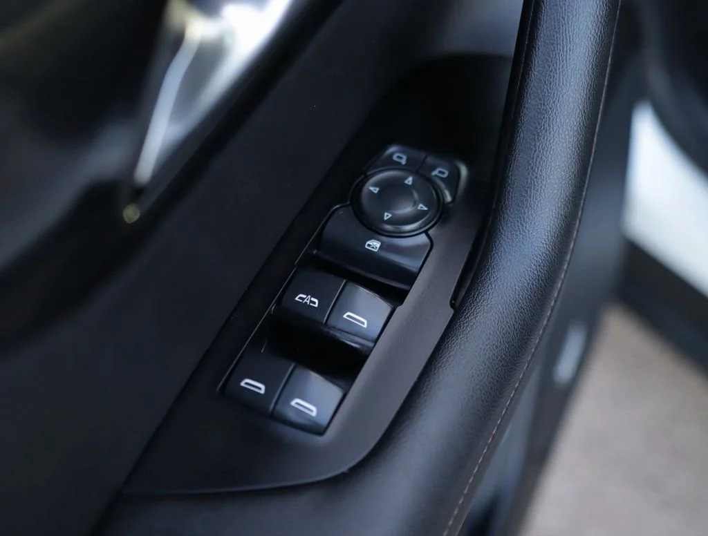 Used 2022 Iridescent Pearl Tricoat Chevrolet Premier image 26
