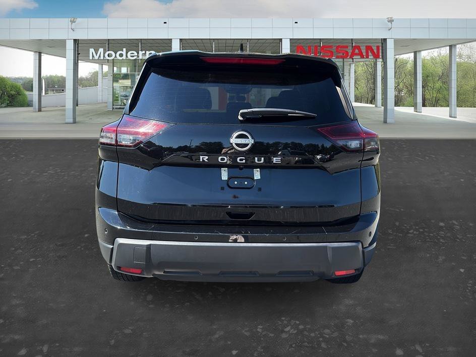 Used 2025 Super Black Nissan SV image 4