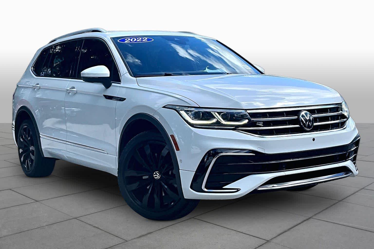 Used 2022 Oryx White Pearl Volkswagen SEL R-Line image 3