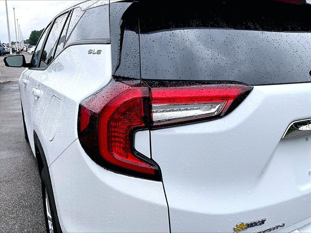 Used 2024 White GMC SLE image 32