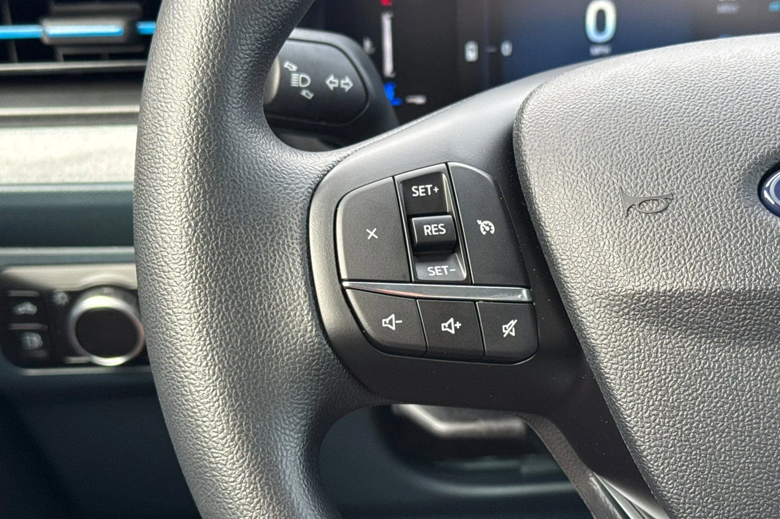 New 2026 Azure Gray Metallic Tri-Coat Ford XLT image 25