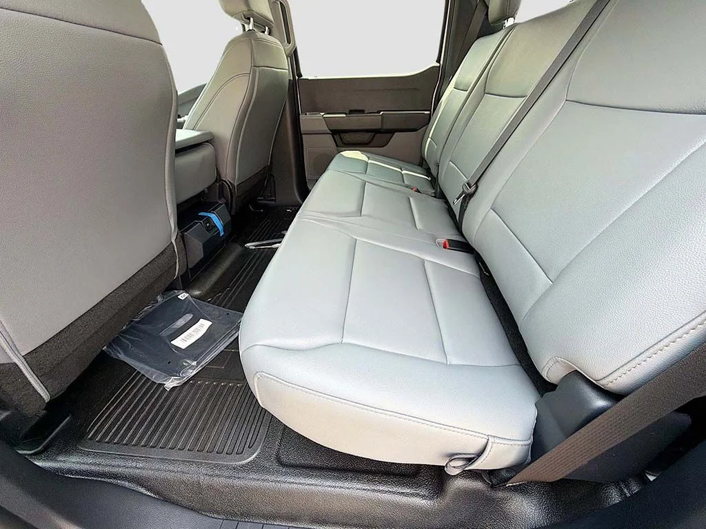 New 2026 Oxford White Ford F-550® XL image 20