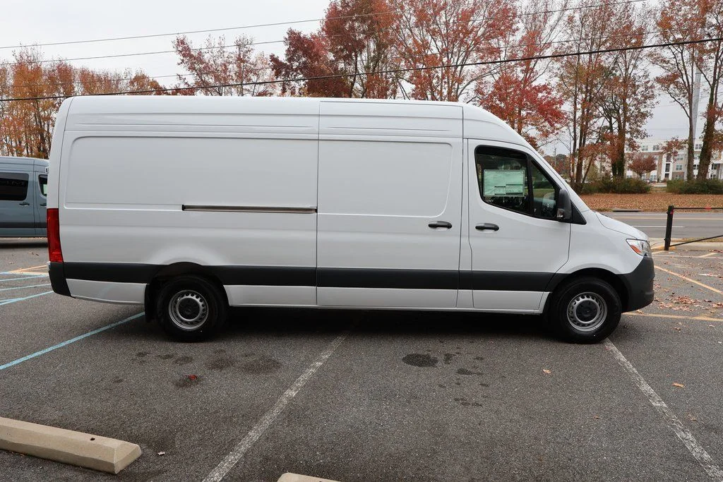 New 2026 White Mercedes-Benz Cargo 170 WB image 4