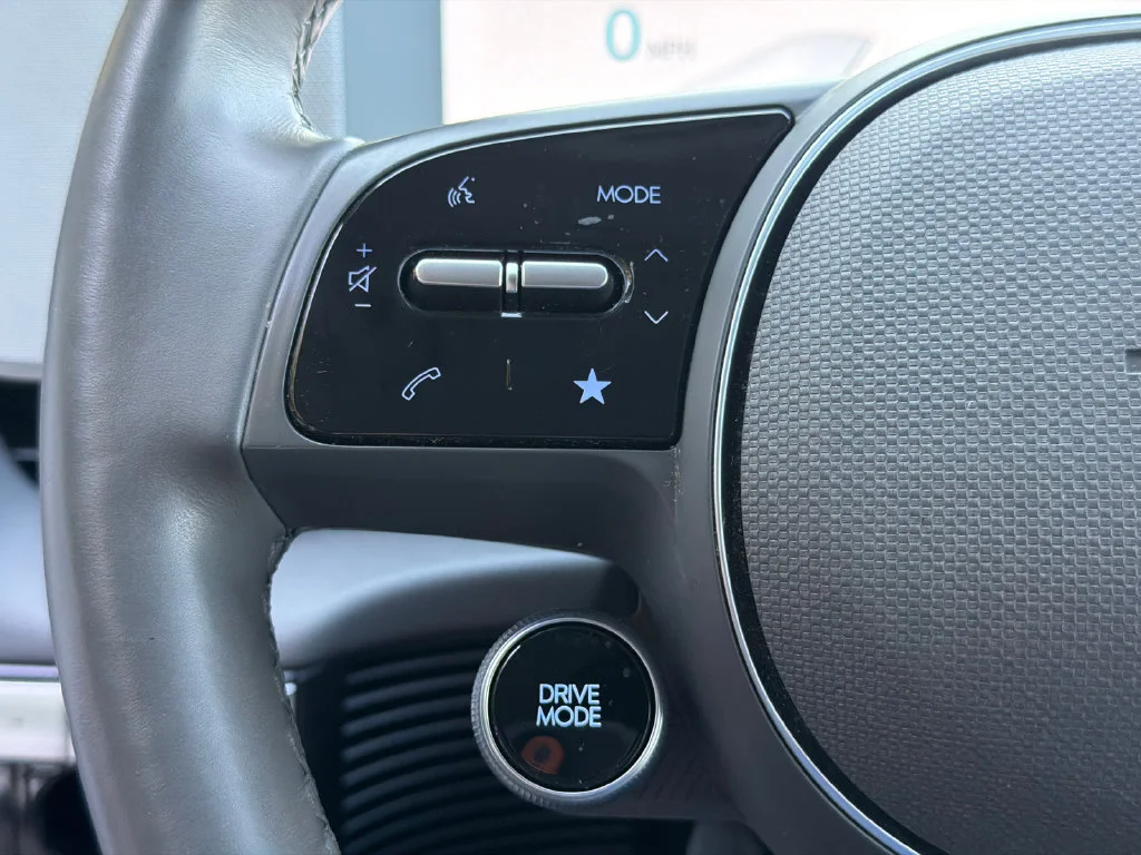 Used 2023 Blue Hyundai SEL image 25