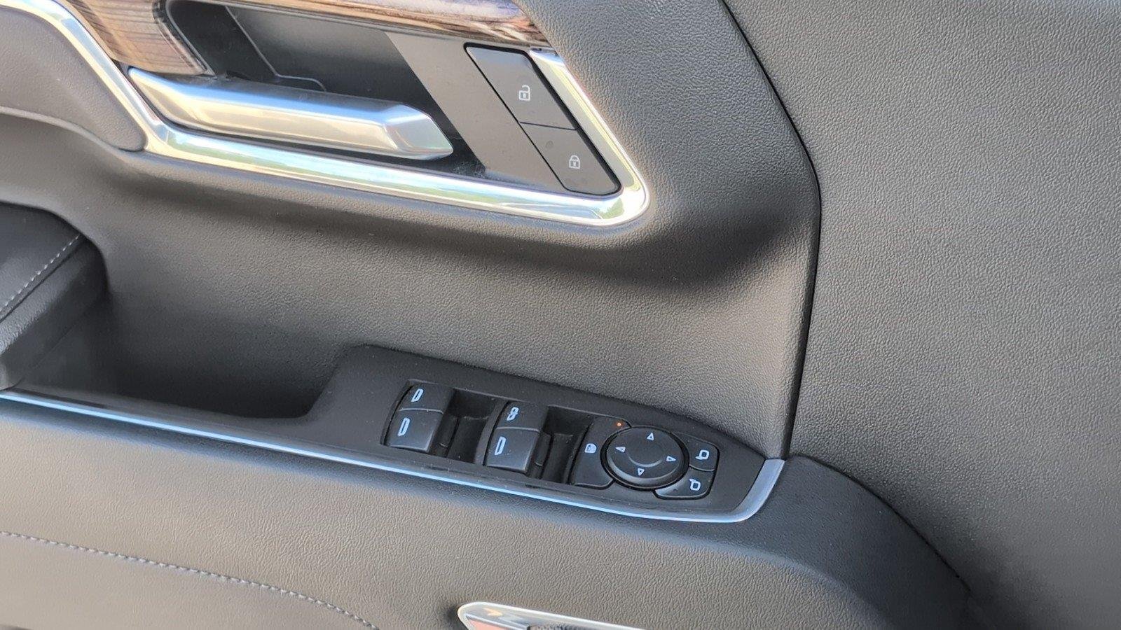 Used 2025 Summit White Chevrolet RST image 20