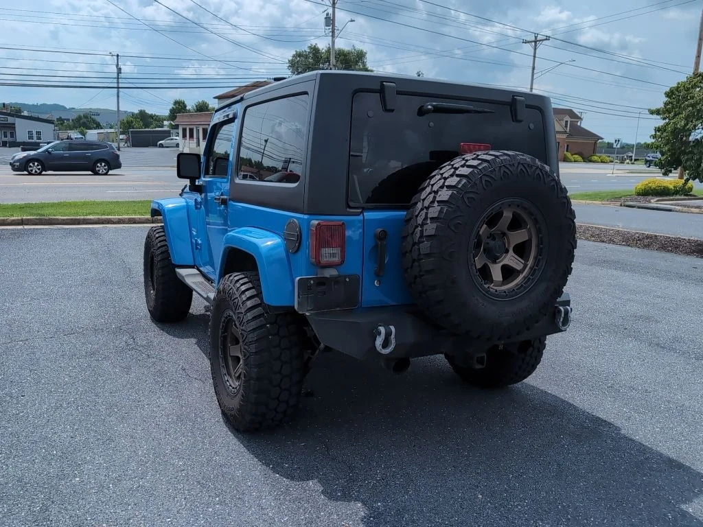 Used 2011 Blue Jeep Sahara image 8