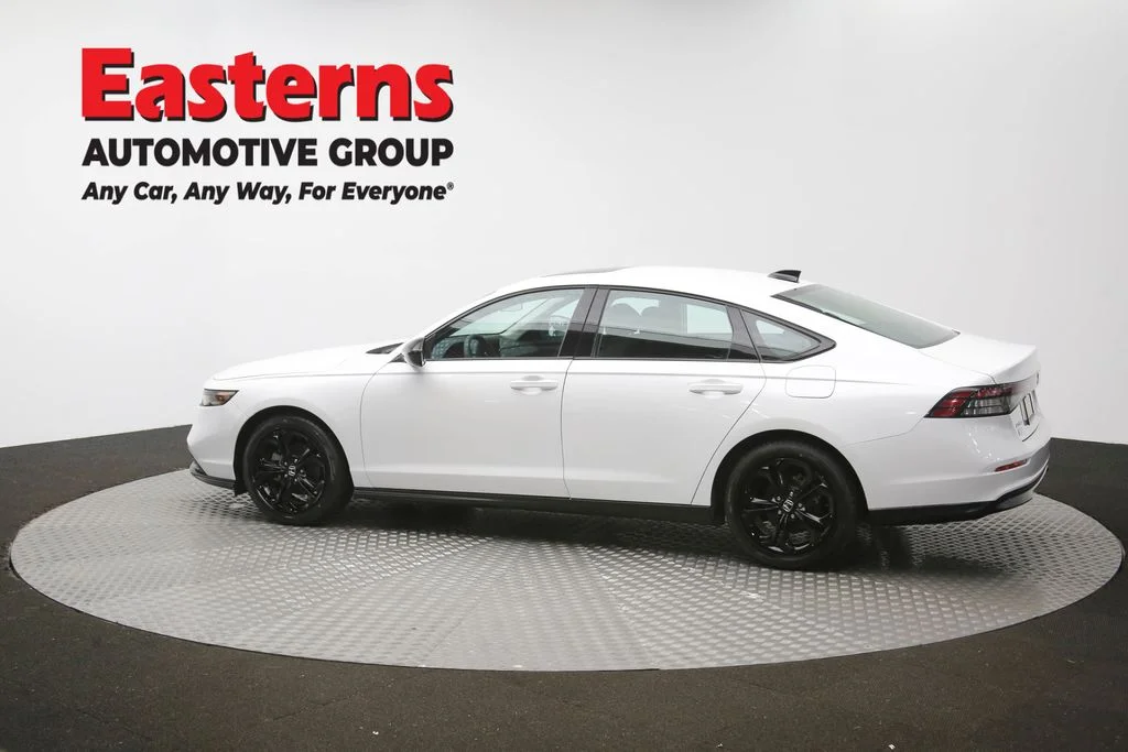 Used 2025 White Honda SE image 61