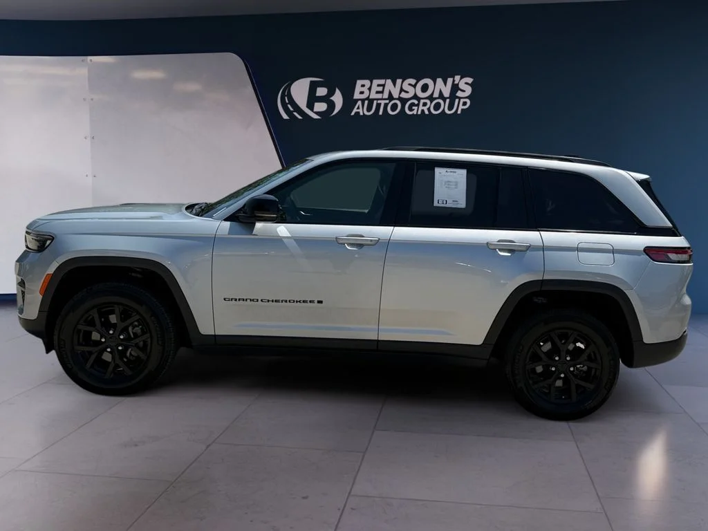 Used 2025 Silver Jeep Altitude image 2