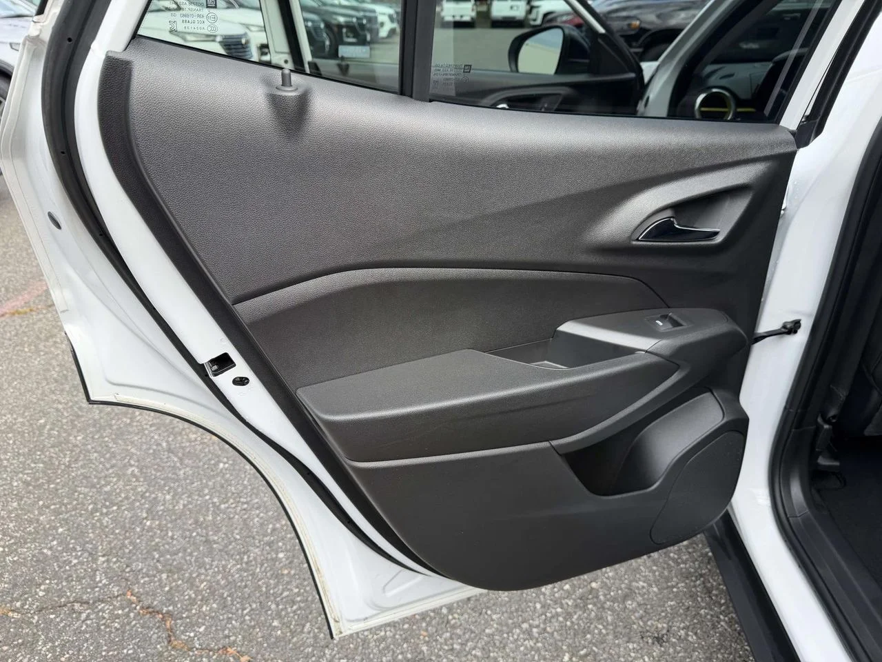 Used 2025 Summit White Chevrolet FWD ACTIV image 20