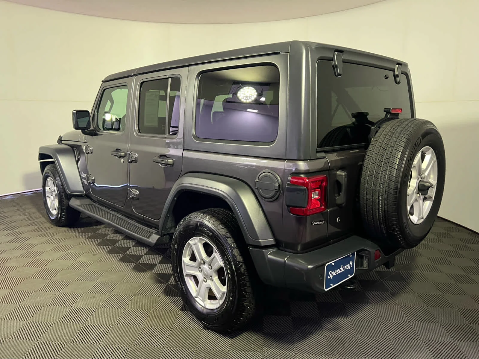 Used 2019 Granite Crystal Metallic Clearcoat Jeep Sport S image 5