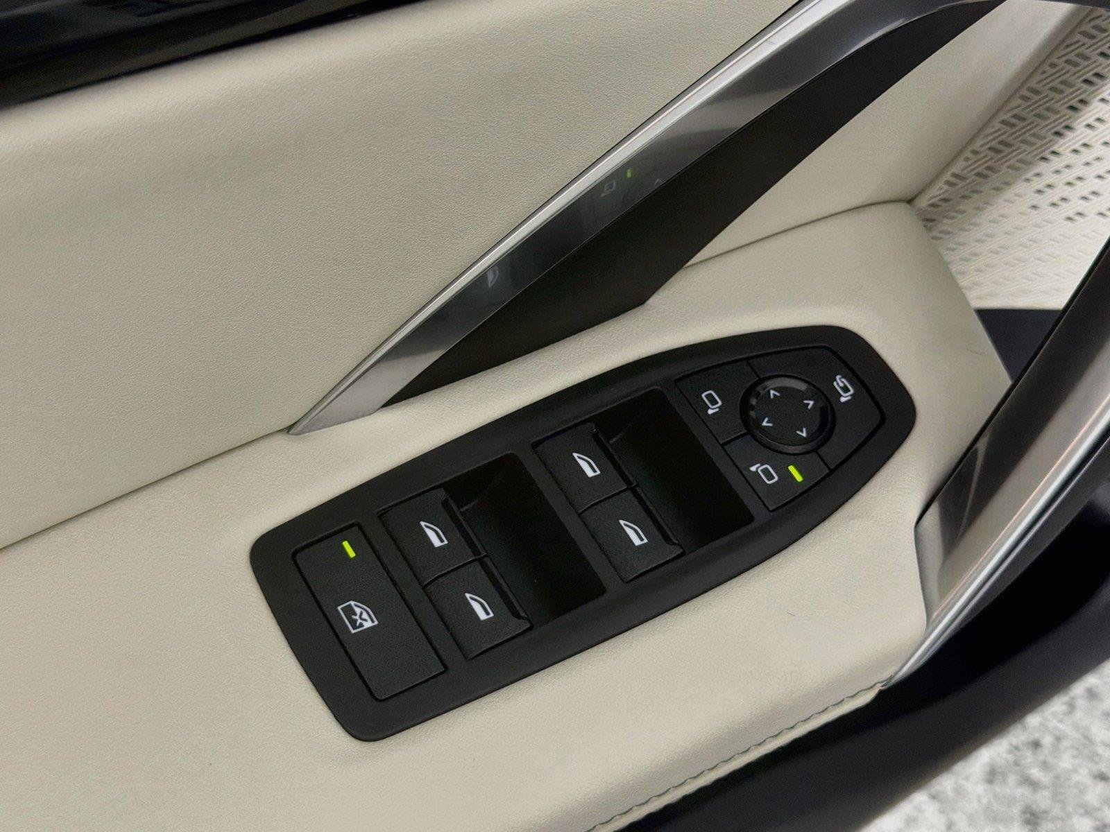 New 2026 Mineral White Metallic BMW xDrive28i image 17