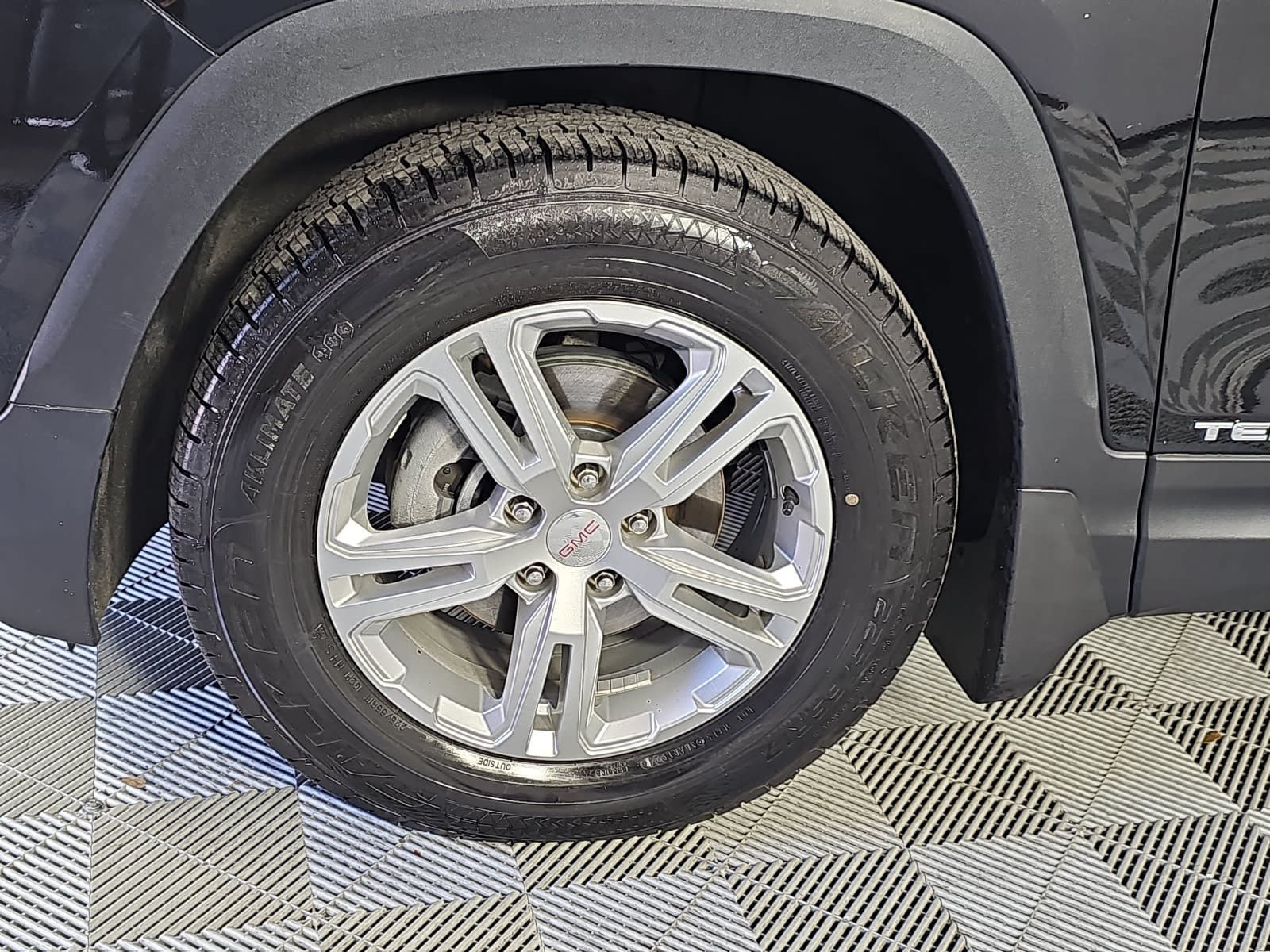 Used 2020 Black GMC SLE image 10