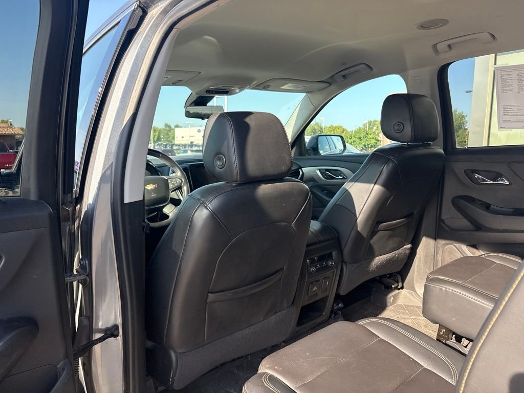 Used 2018 Satin Steel Metallic Chevrolet 3LT image 39