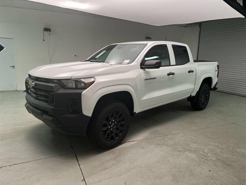 New 2026 Summit White Chevrolet WT image 4