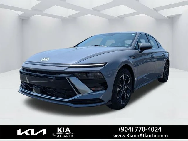 Used 2025 Blue Hyundai SEL image 7