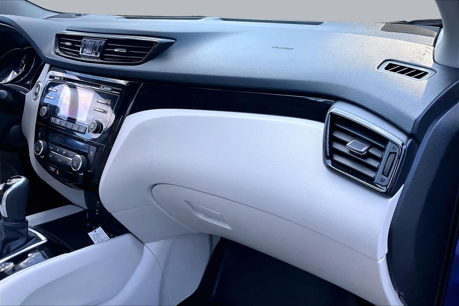 Used 2018 Caspian Blue Nissan SV image 17