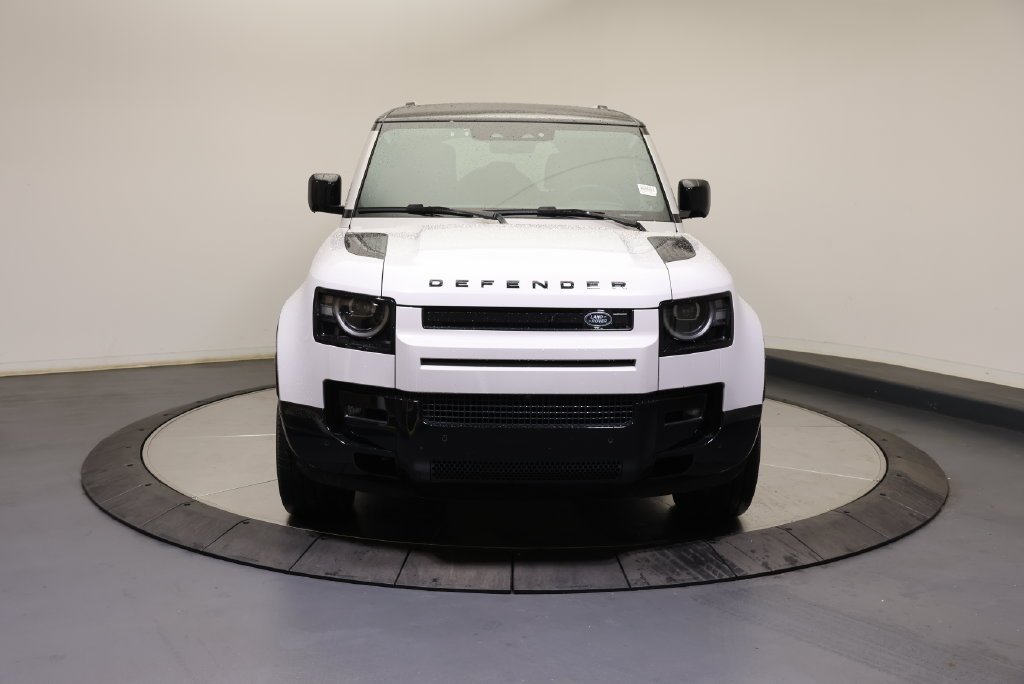 Certified Used 2026 Borasco Gray Metallic Land Rover X-Dynamic SE image 8