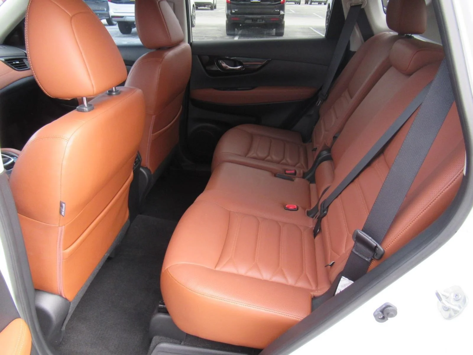 Used 2018 White Nissan SL image 34