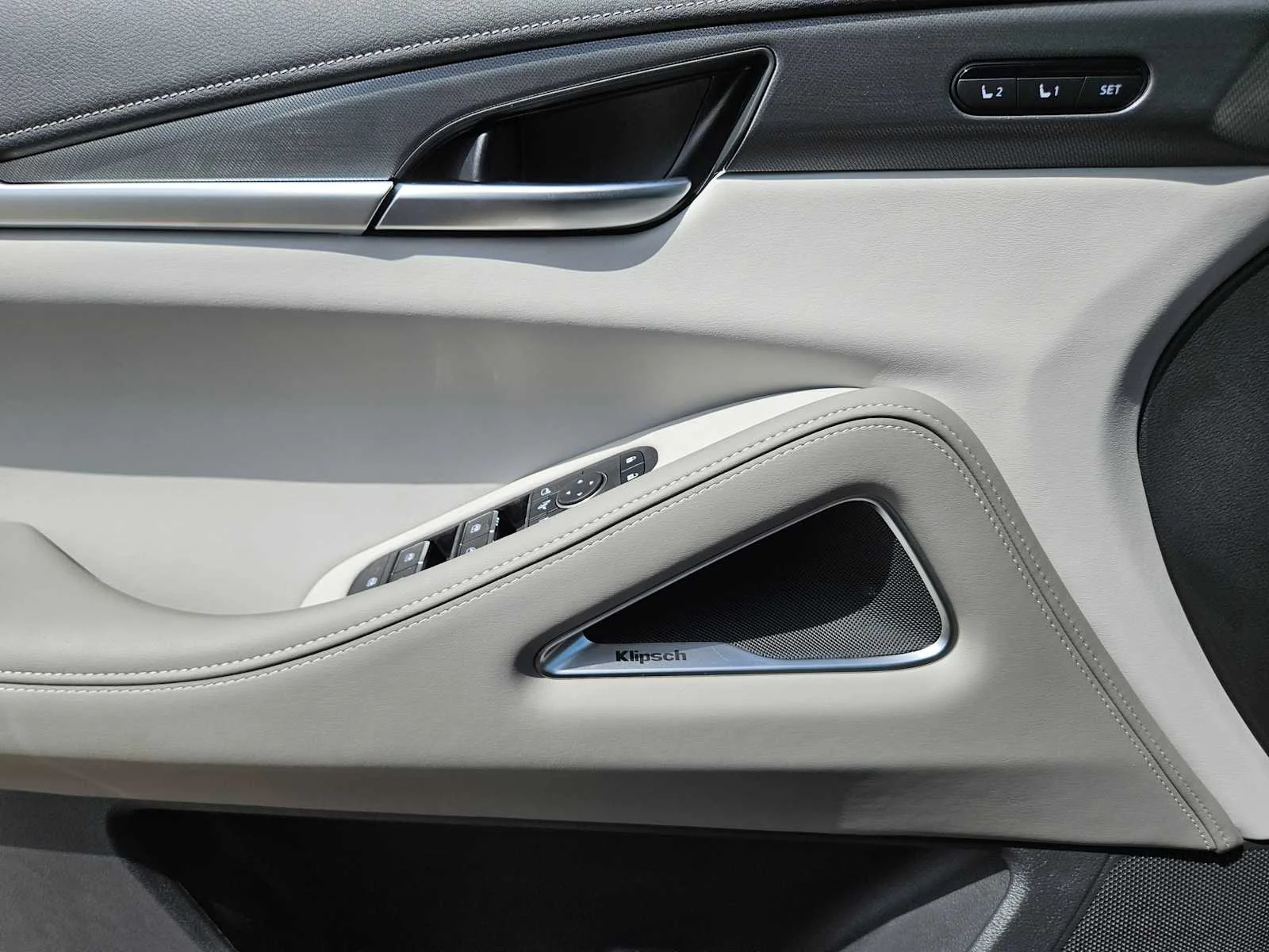 New 2026 DEEP EMERALD INFINITI Luxe FWD image 17