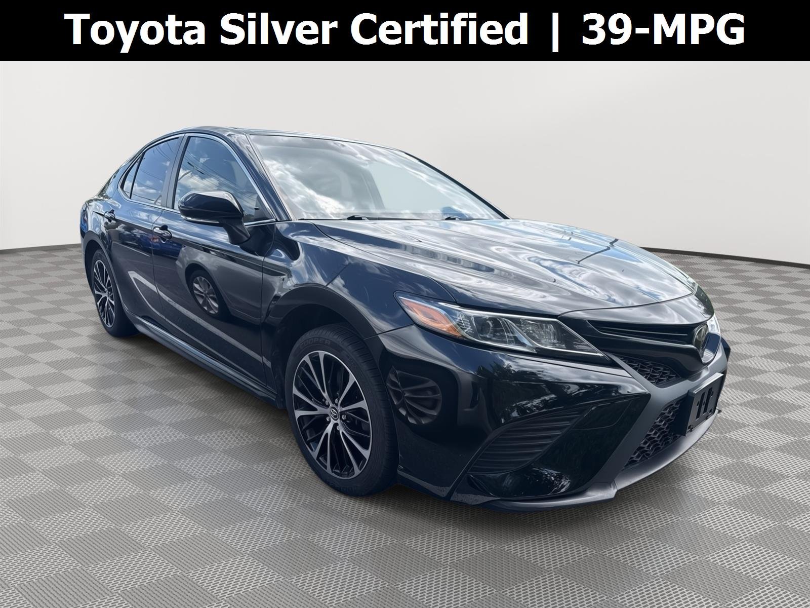 Used 2018 Midnight Black Metallic Toyota SE image 1