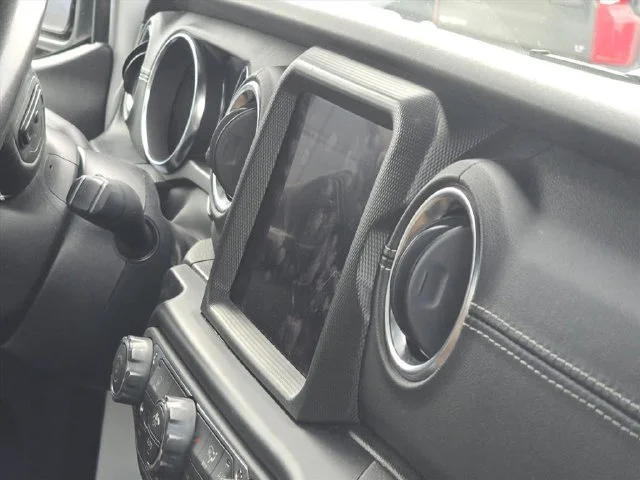 Used 2022 White Jeep Unlimited Sahara image 32