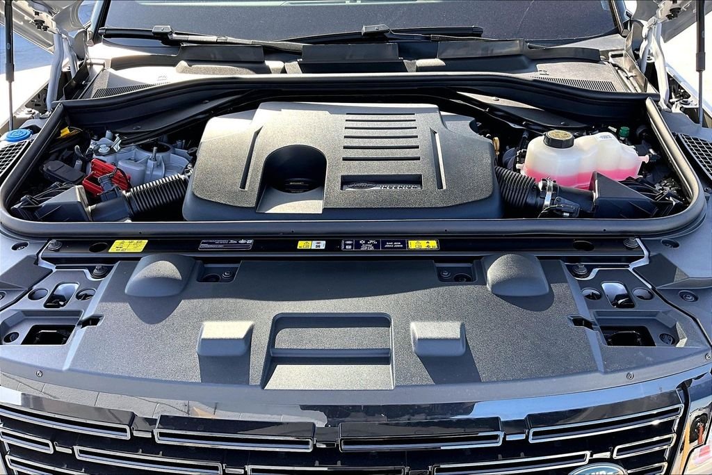 New 2026 BORASCO GREY Land Rover Dynamic SE image 12