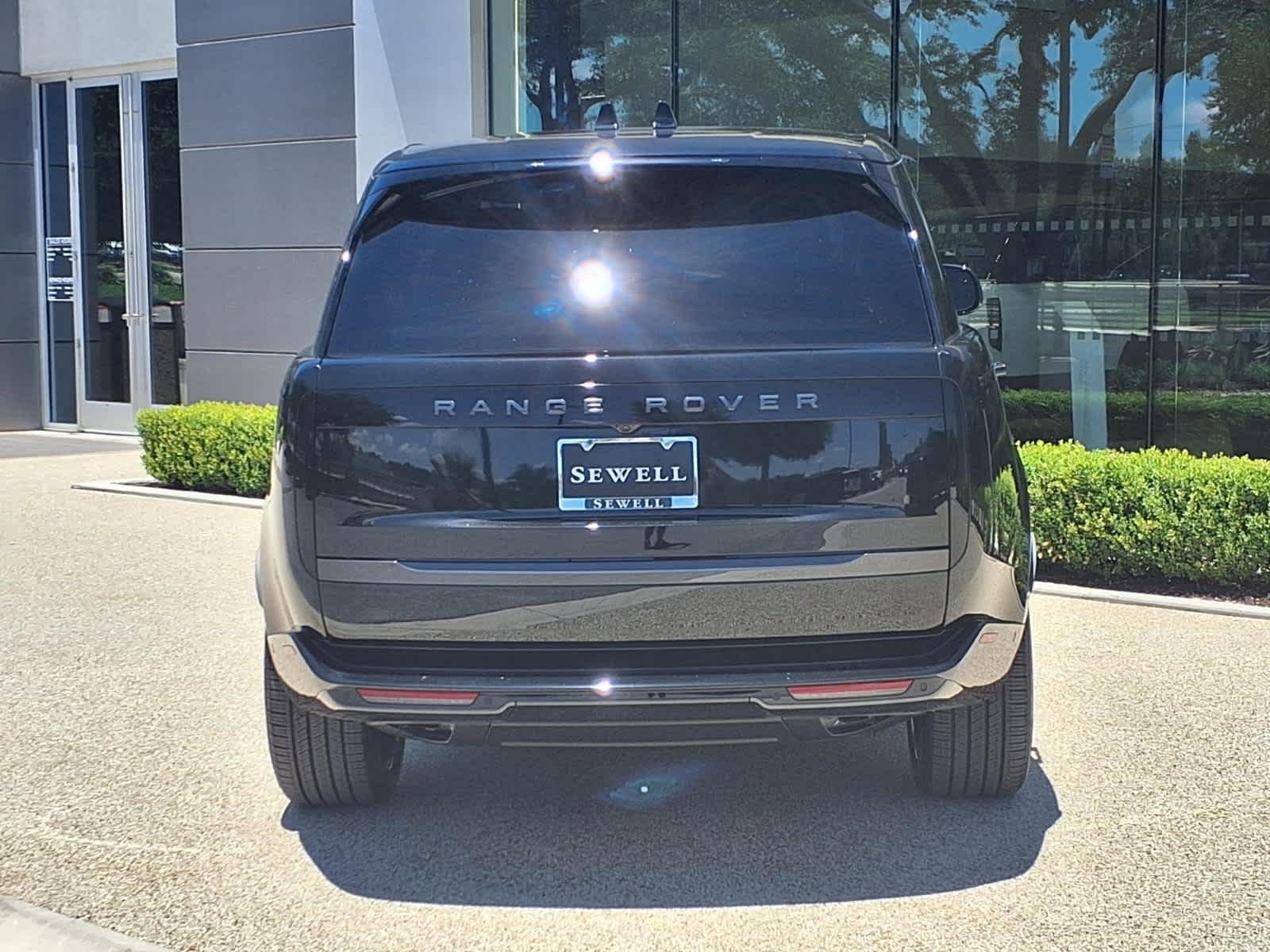 New 2026 Santorini Black LAND ROVER SE 7 Seats image 5