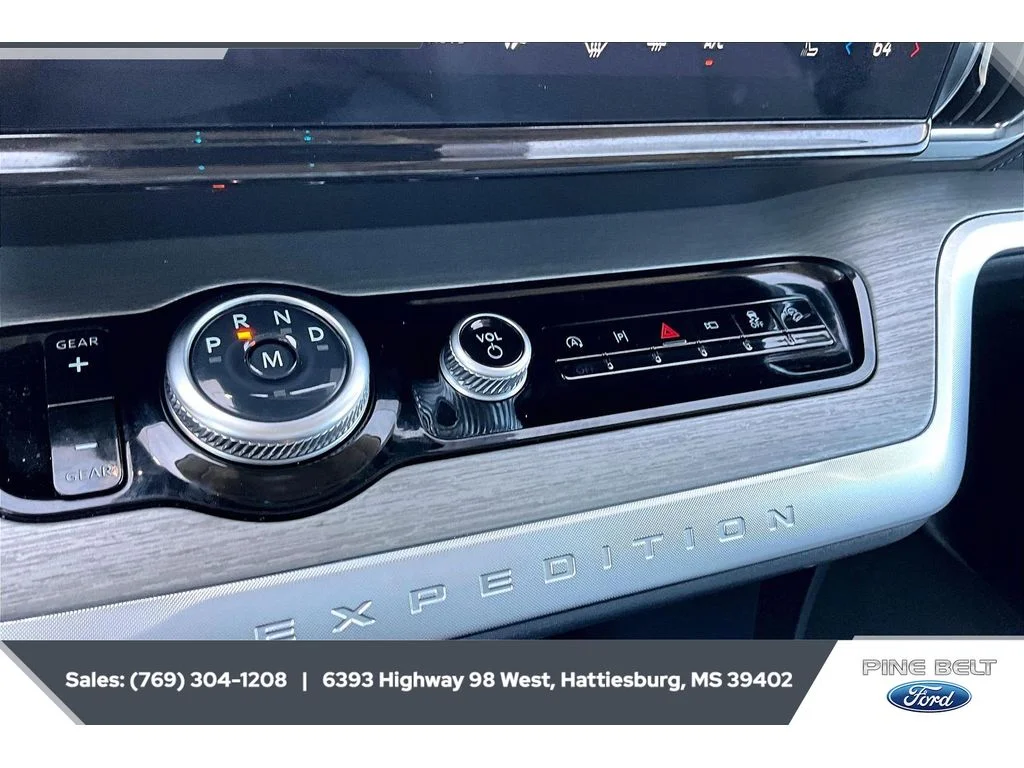Used 2025 Stone Blue Metallic Ford Platinum image 23