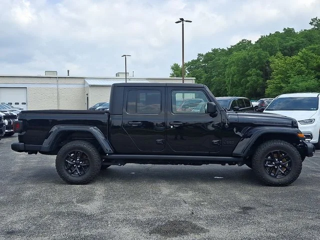 Used 2022 Black Jeep Sport image 12