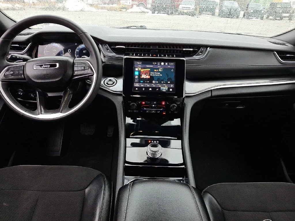Used 2023 Black Jeep Altitude image 16