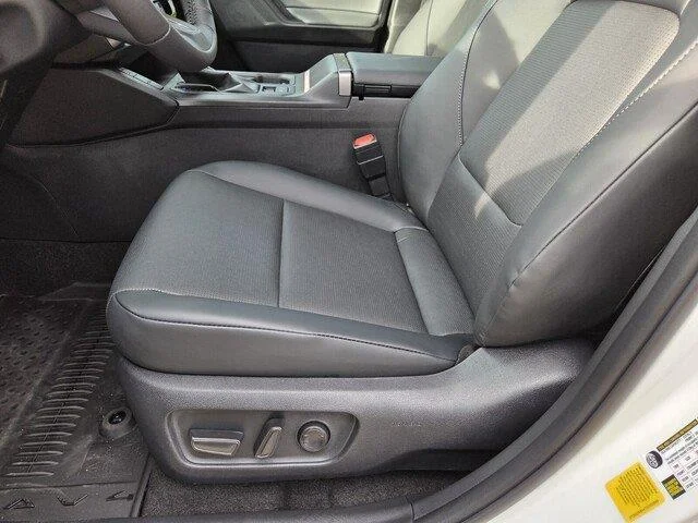 Used 2026 Ice Cap Toyota XLE Premium image 10