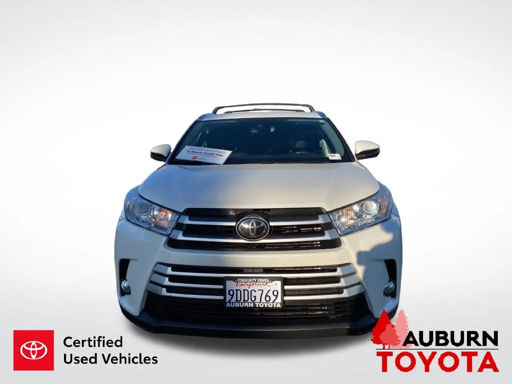 Certified Used 2019 Blizzard Pearl Toyota XLE image 3